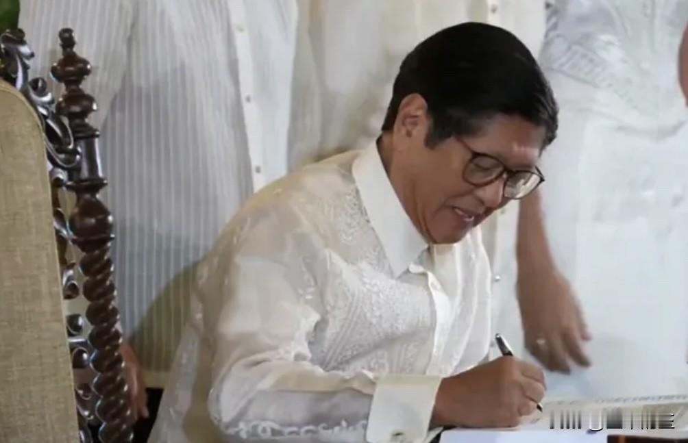 菲律宾总统小费迪南德·马科斯于周一签署了该国2026年度6.79万亿比索的国家预