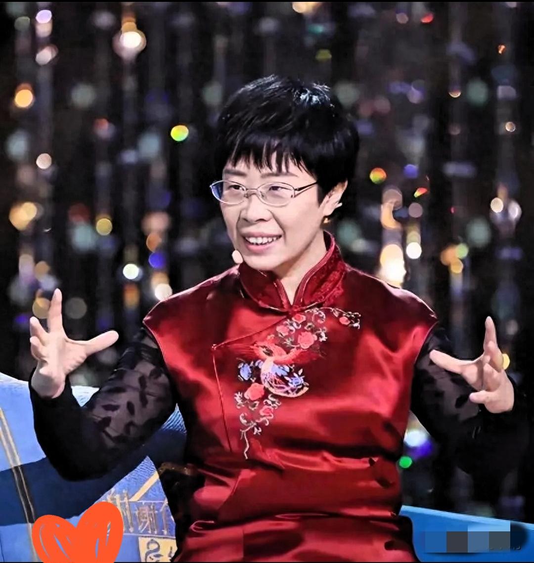 北大才女蒙曼都50岁了还没成家，这事儿总有人在背后嘀咕。

那次在节目里朱迅问她