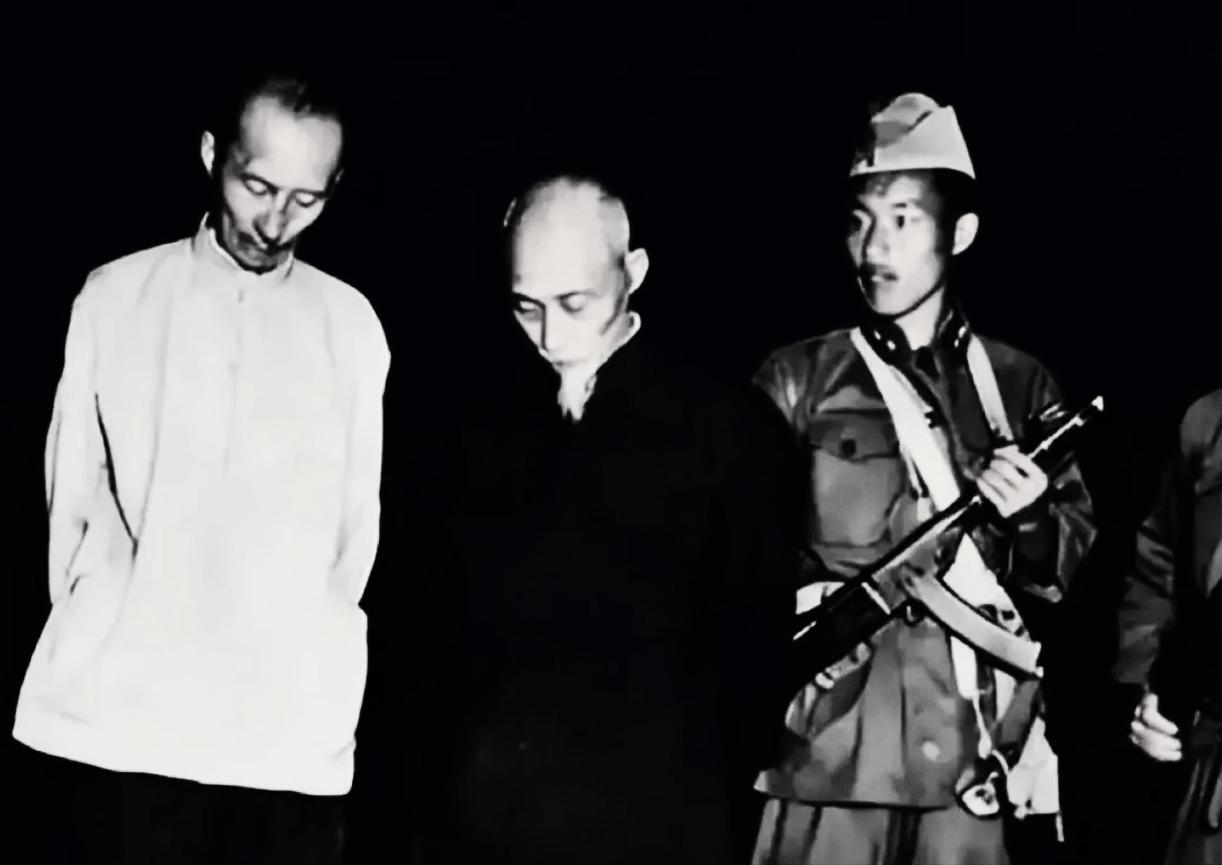 1957年，原国军上将衔的王缵绪企图偷渡至香港时，在深圳罗湖被边防战士抓获时的场