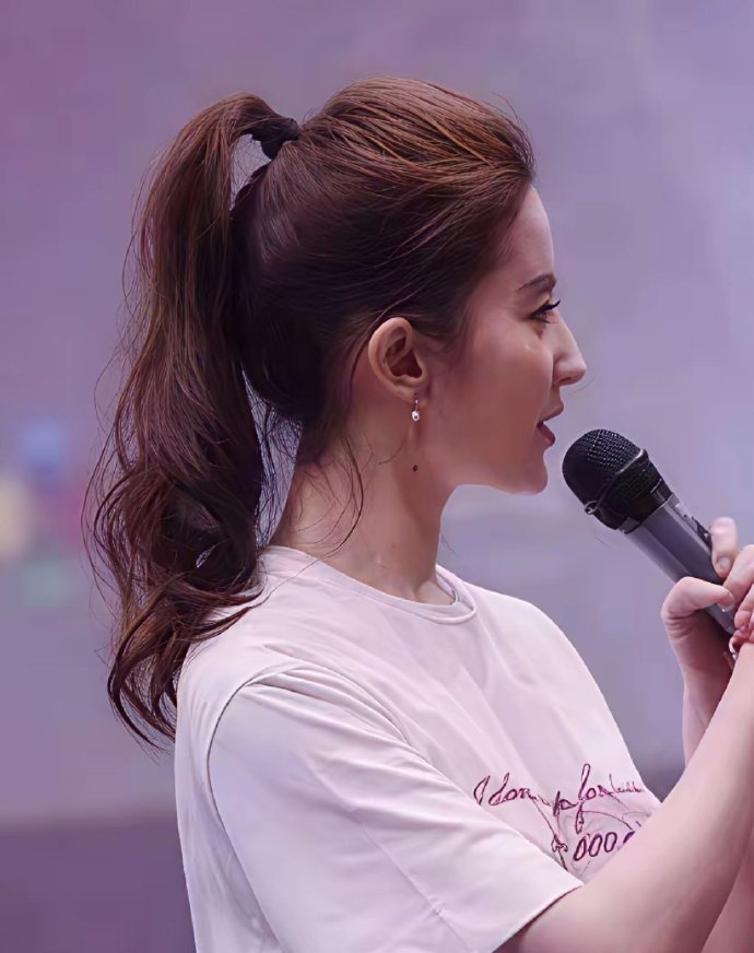 刘亦菲是怎么做到后面一点点头发，颅顶却有那么多头发的？ 