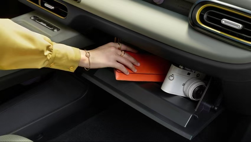 成都人的快乐是谁给的成都人的快乐，是春天给的，全新QQ3经典回归。当这台经典神车