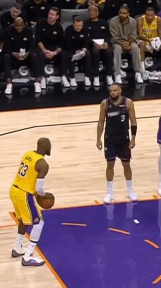 狄龙这次突如其来的击掌，让老詹也一脸疑惑😈湖人不敌太阳