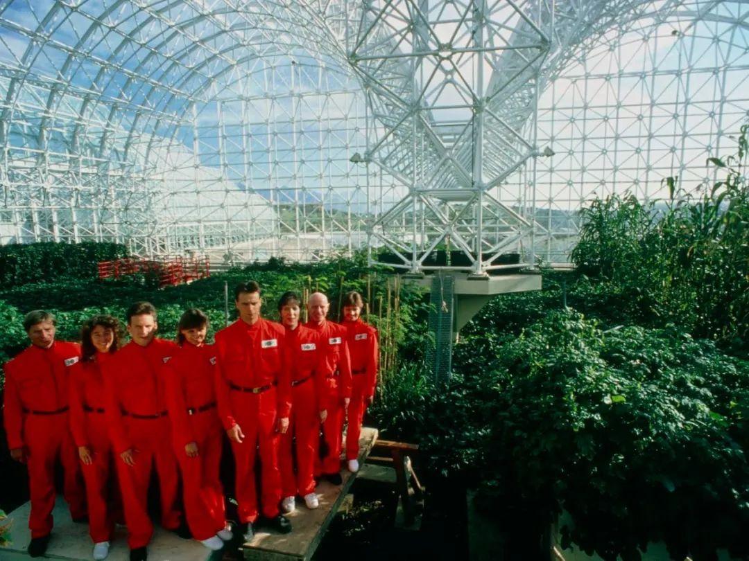 1991年，美国特意做了一个轰动全球的实验，把4男4女关在一起两年，再次打开房门