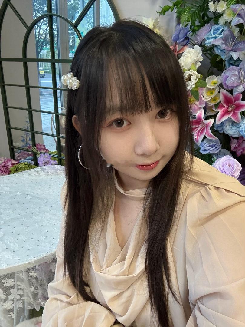 天山童姥化妆时：化妆就会看上去符合年龄一点 