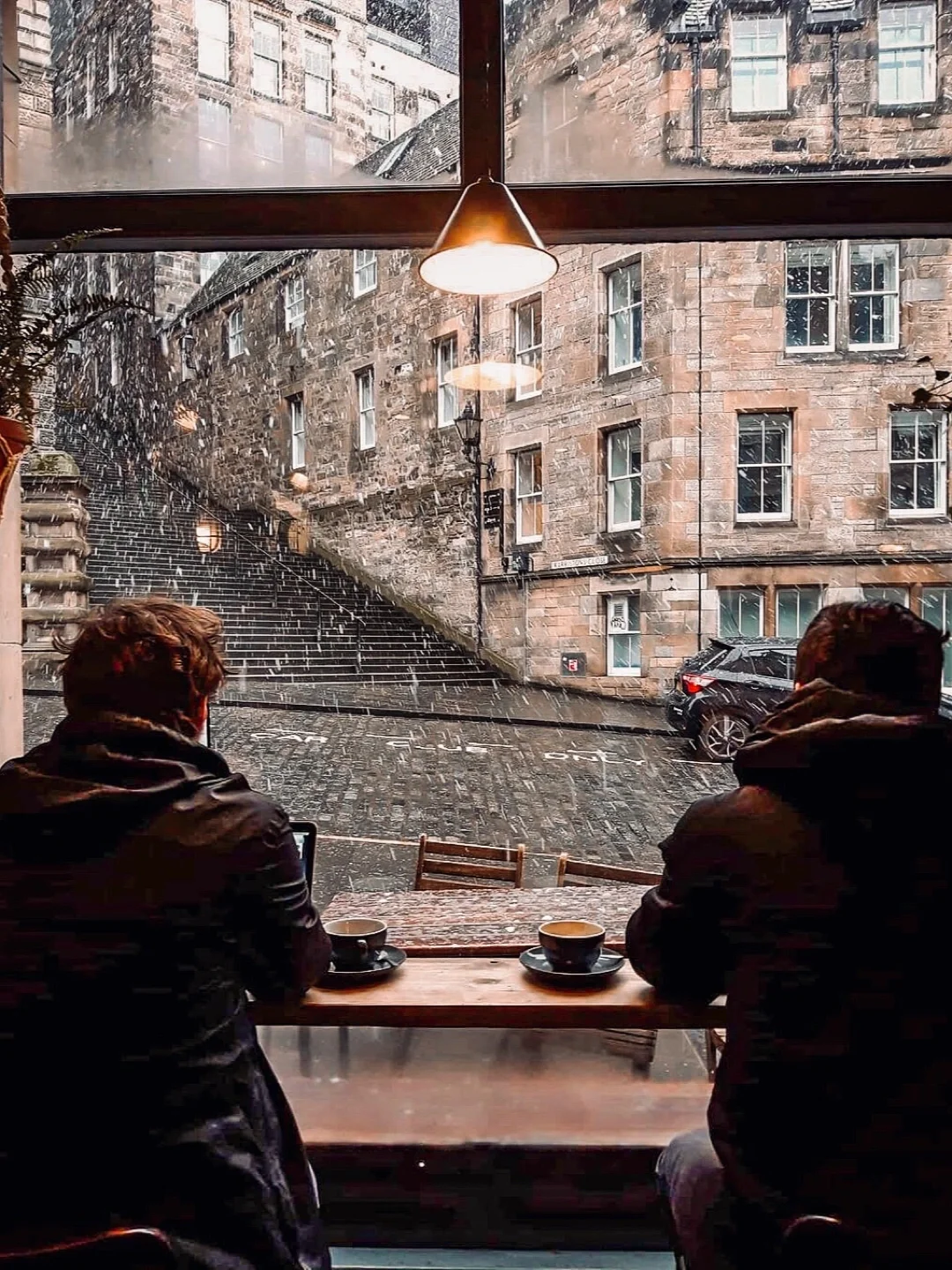 英国爱丁堡咖啡厅🎞️在这扇窗前看人来人往