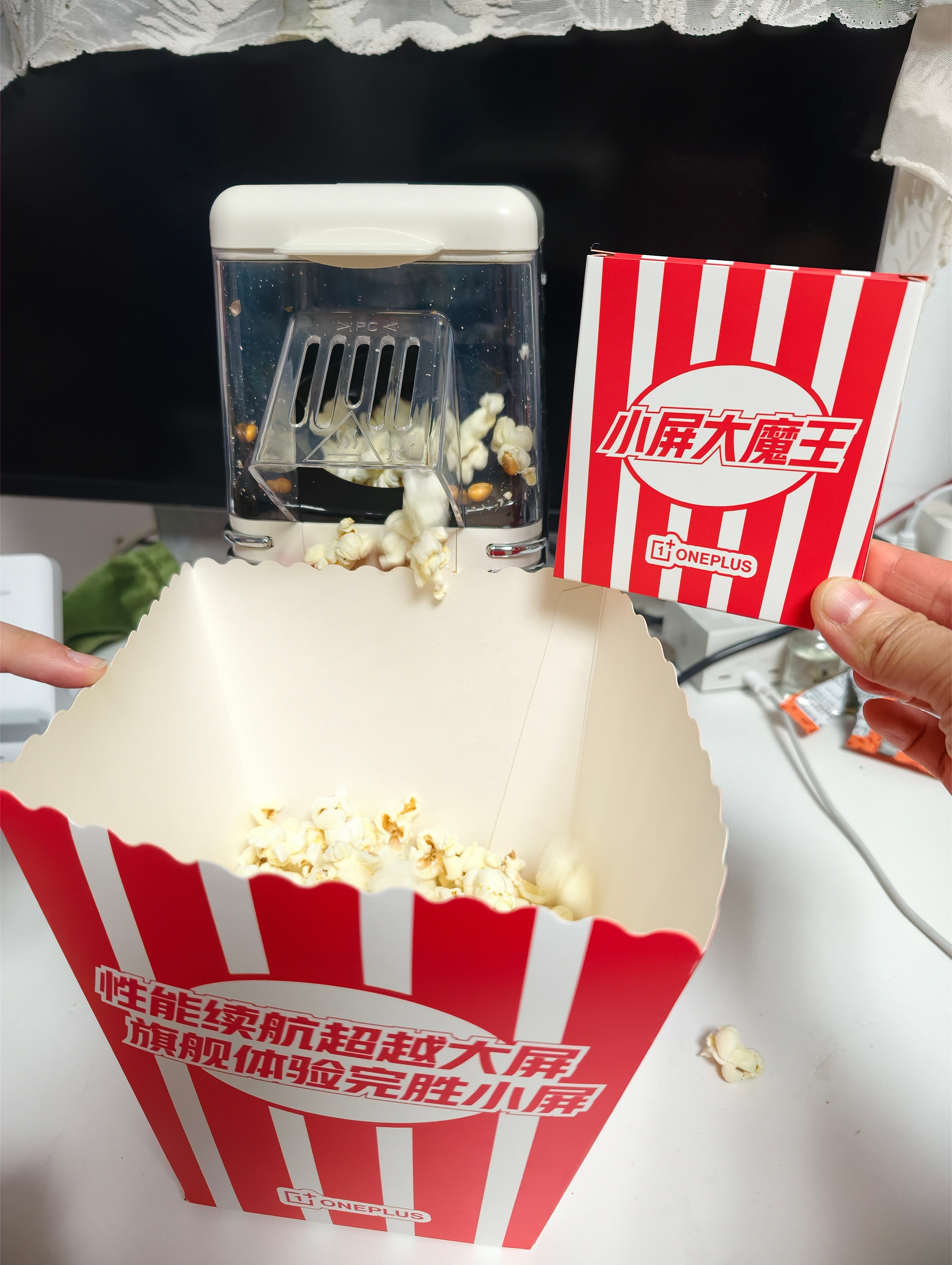 今天一加15T发布，之前的邀请函是个小小的爆米花机，又小又美又强又全面，小屏幕手