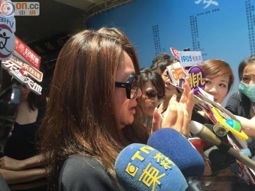 安以轩想要代为支取丈夫陈荣炼账户内5000万港币存款，前往银行办理时却遭到直接拒
