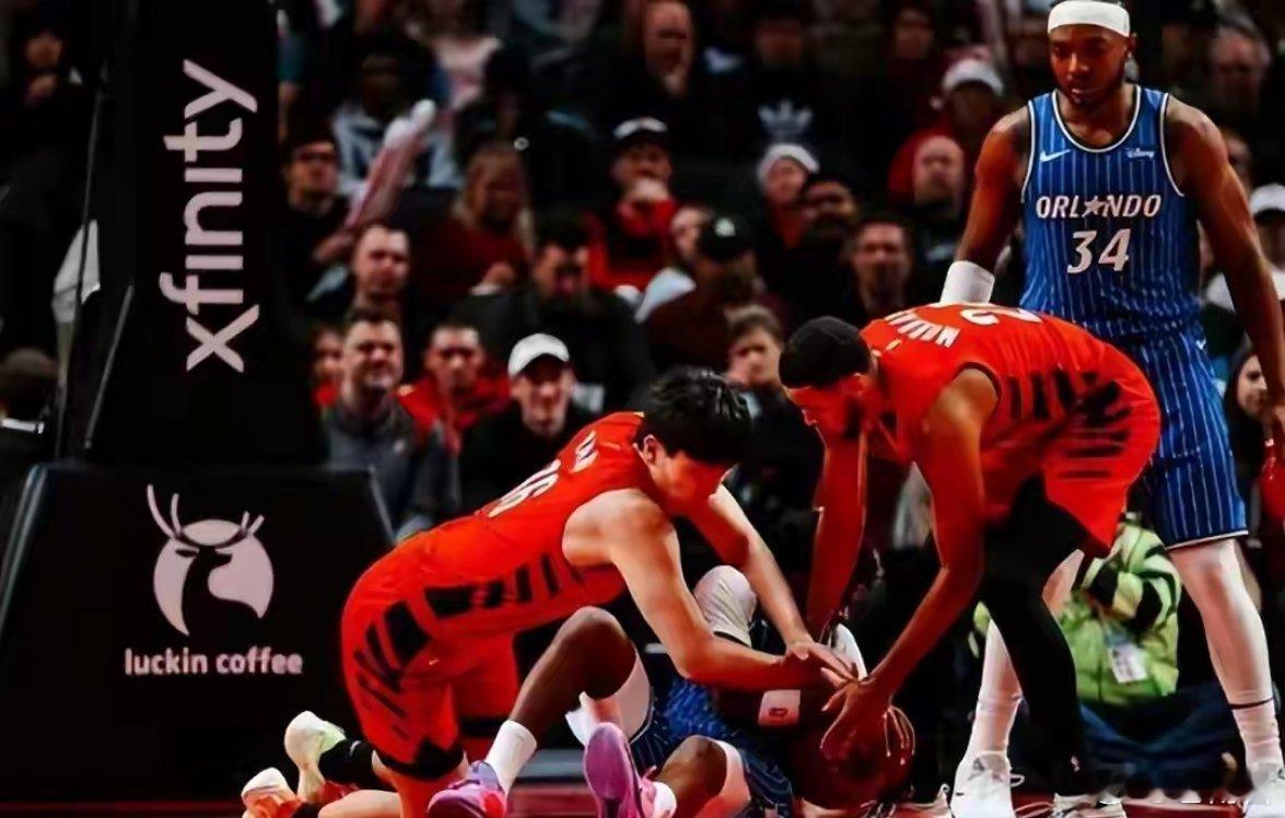 开拓者球迷因杨瀚森不上场退季票今天开拓者队客场对阵魔术队的比赛，杨瀚森替补出场7