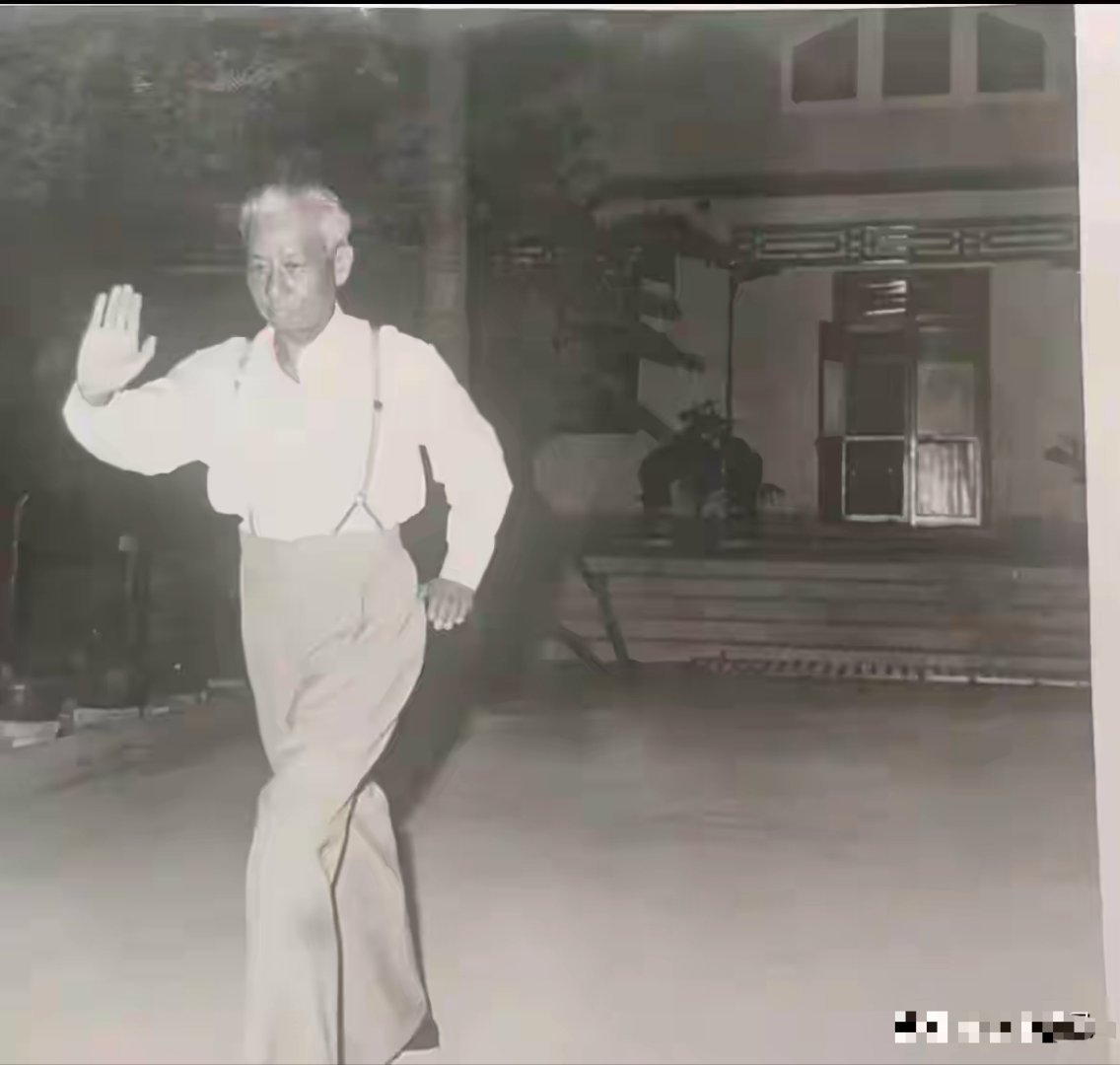 刘少奇同志最喜欢的运动就是打太极拳，他长期坚持练习太极拳，以此锻炼身体、舒缓工作