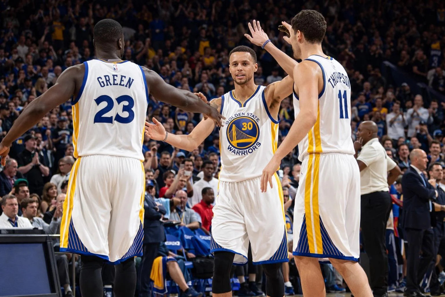 #金州勇士73胜十周年##科比谢幕战十周年#十年前的今天，是2015-16赛季常