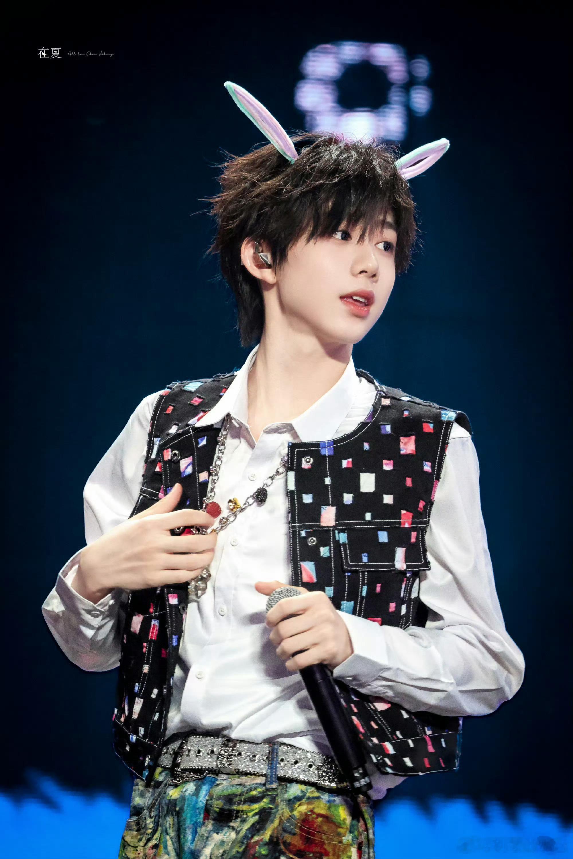 CYH CYH 冬天堆雪人，看日落日出，赏繁星满天，四季流转，不变的是爱你的心