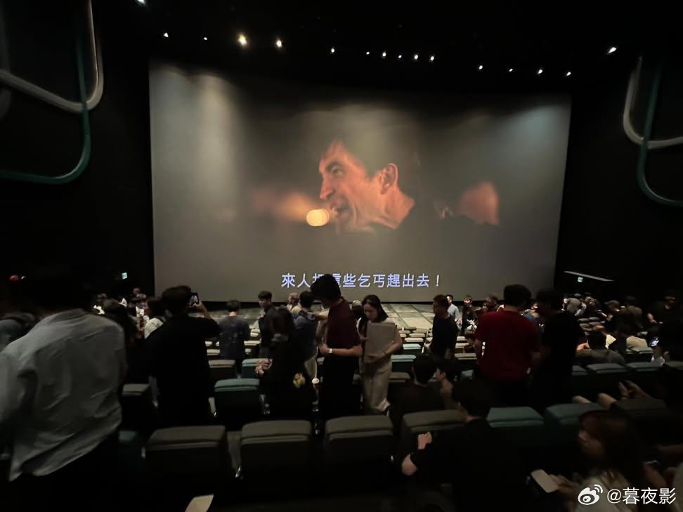 诺兰新作《奥德赛》里罗伯特帕丁森扮演的安提诺斯这句“Somebody get t