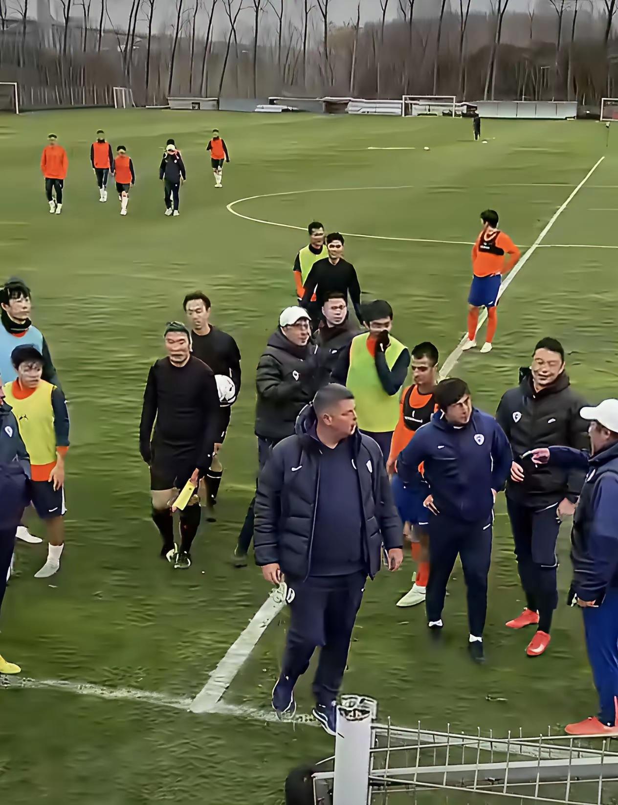 让青岛海牛赢了山东泰山队一场，让小弟刚上任的主教练过过瘾。没想赢球还赢出毛病来了