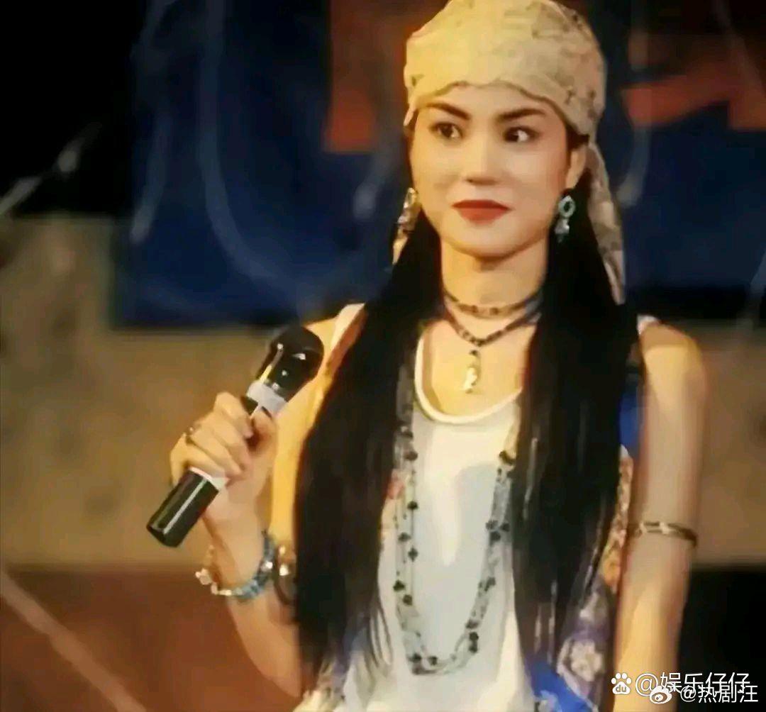 也怪不得19岁的谢霆锋会爱上30岁的王菲，这颜值跟身材可以吊打很多的明星了。 