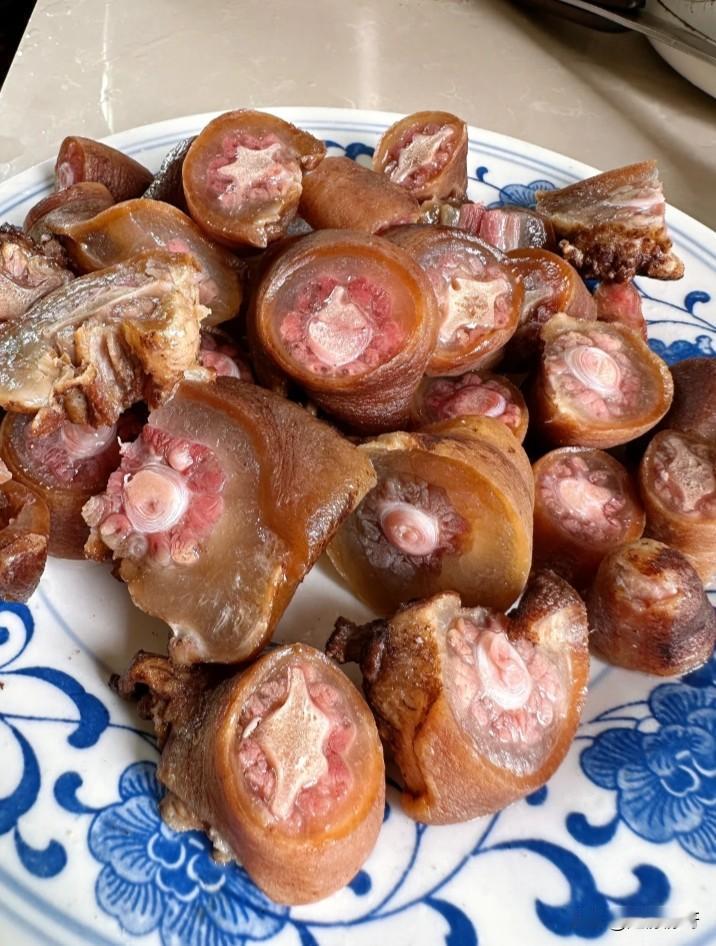 这个是什么肉？是不是很难吃，感觉骨头比较多，肉太少了，看着一点都不好吃，也不知道