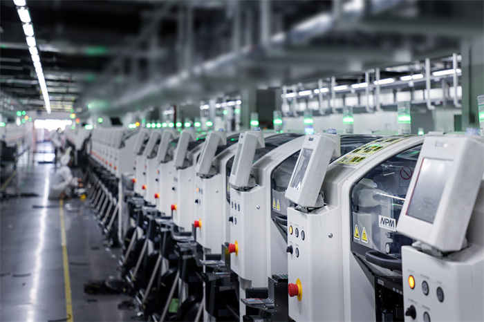 美国众议院近日通过总额达9010亿美元的国防授权法案。其中一项条款规定，将在20