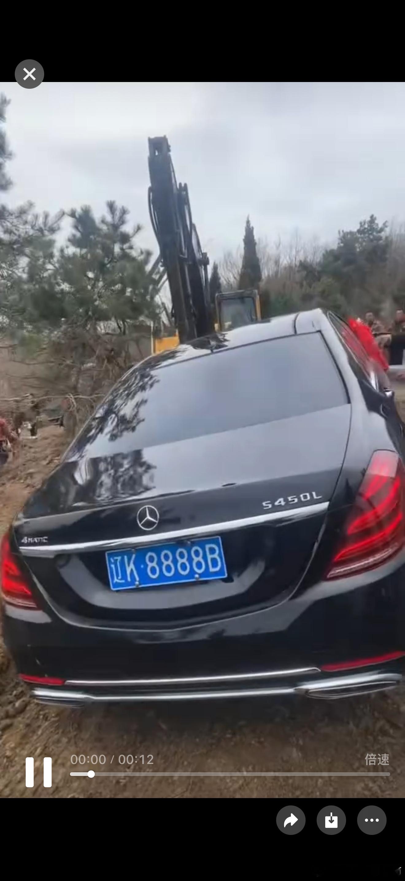 嗯😐怎么感觉这个世界有点颠（Ps:图5的沃尔沃挖掘机真帅啊）大v聊车