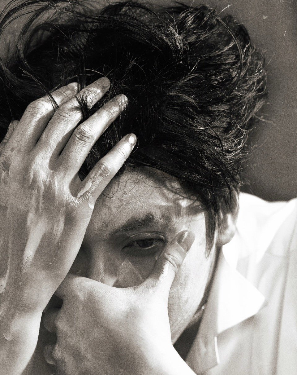 严浩翔发的是刘耀文严浩翔发的刘耀文也太帅了，每一张照片都拍到了他最优点的地方，真