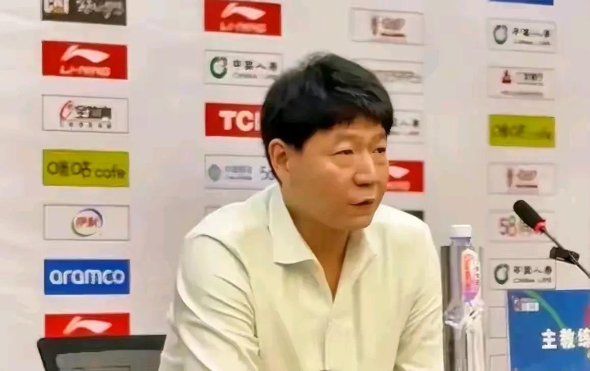 太丢人了吧！新疆95-104再负辽宁，0-4被横扫，忍不住“5问”主教练邱彪，新