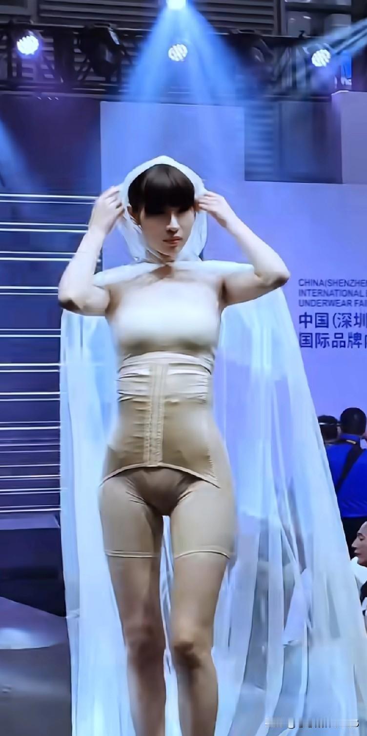 这款塑身衣设计真“惊喜”，记忆合金片穿久了有点痛，难道我审美掉线了？大家觉得塑身