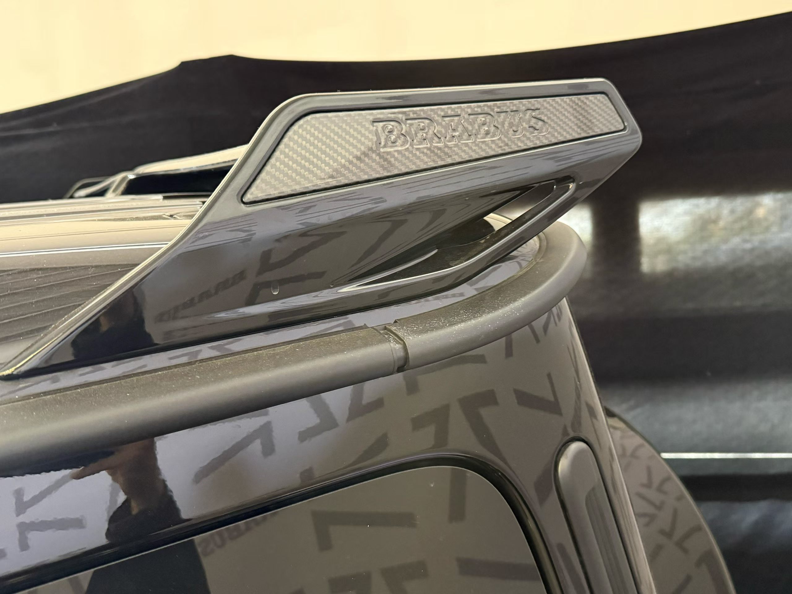 人生征途，总需一台座驾，见证你的锋芒与从容。奔驰BRABUS 800G，以800