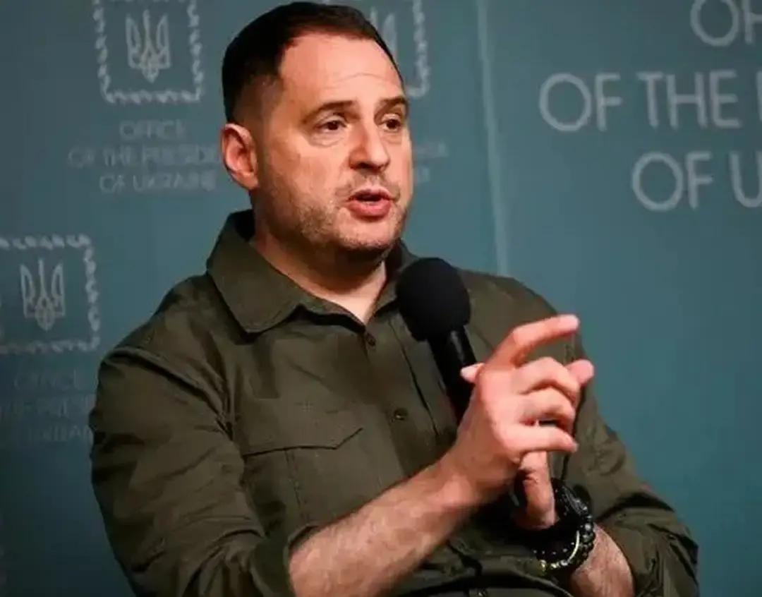 急眼了！乌克兰表态！
 
一夜之间，关于乌克兰总统办公室主任叶尔马克“请辞”的消