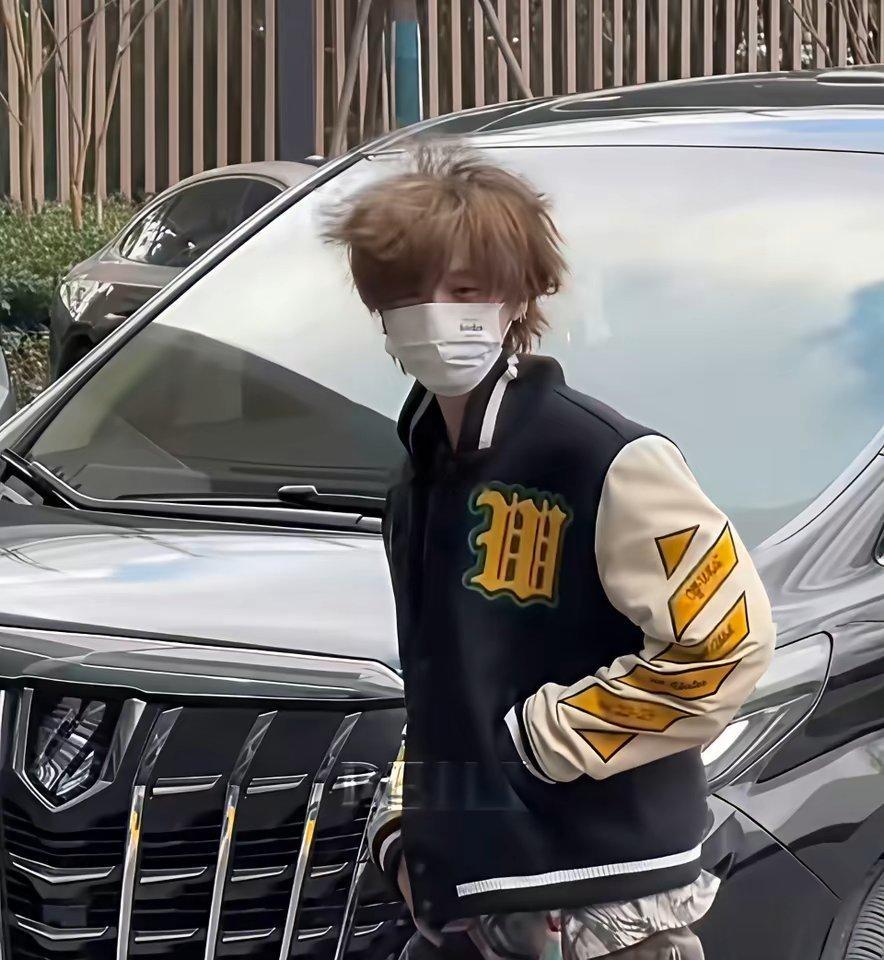 鹿晗开始录制综艺了，他身上的风险应该是完全解除了。2025年五哈缺席，2026年