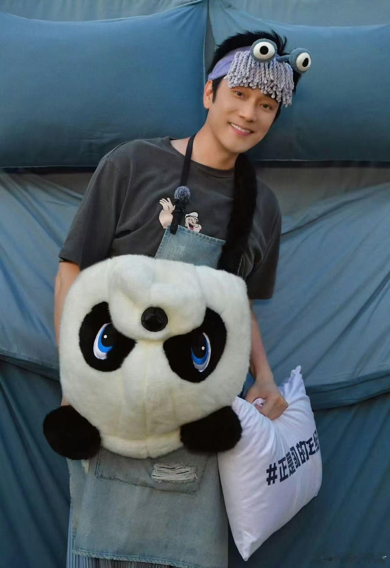 林依轮风格大变 所谓风格大变，实则是林依轮在不同人生场景中对自我身份的精准诠释。