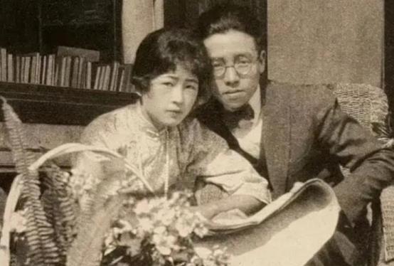 1955年，51岁的林徽因在弥留之际，用尽全身最后一丝力气，大喊梁思成的名字。没