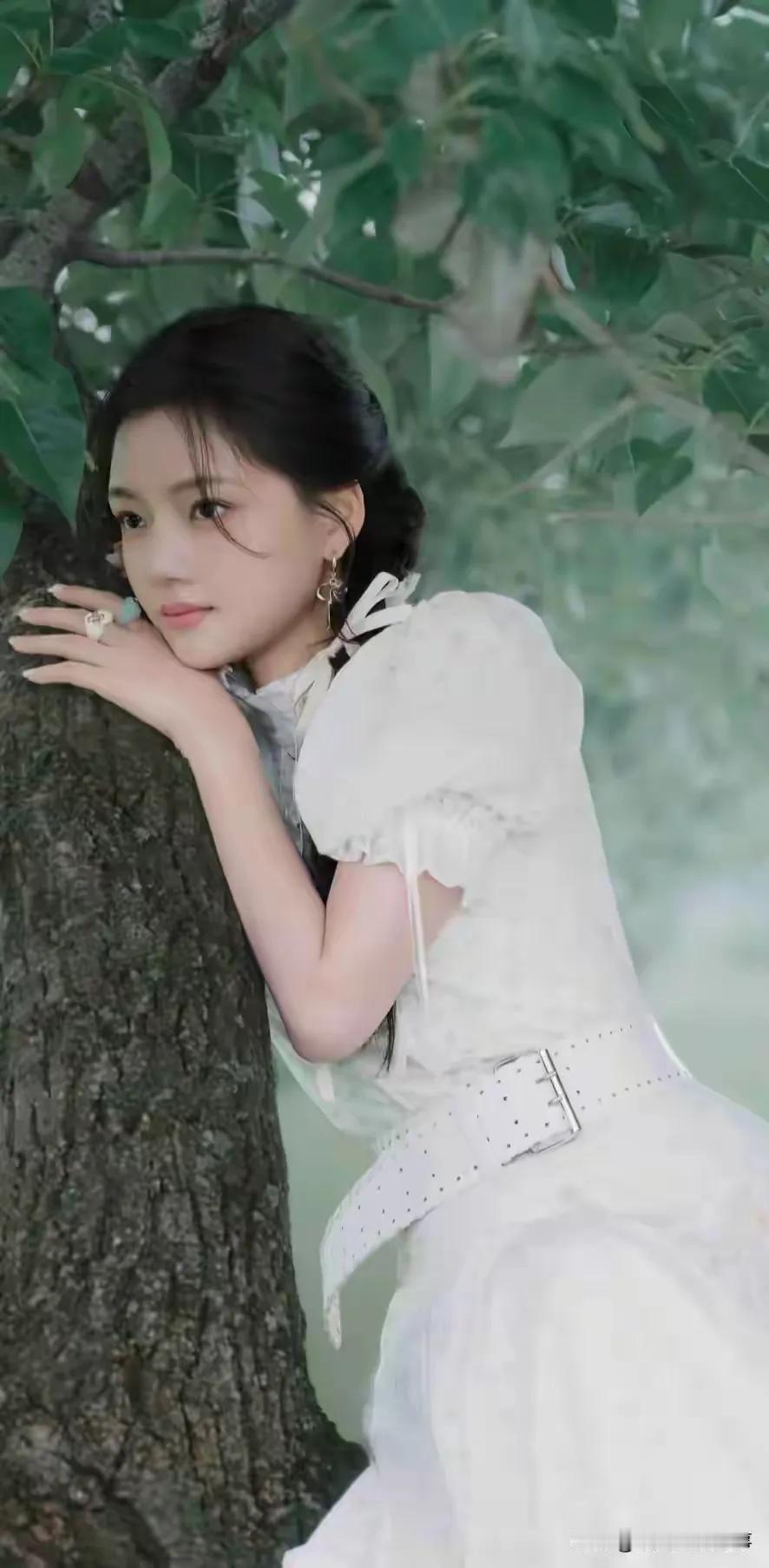 那么多年了，一想起你还是那么开心。
