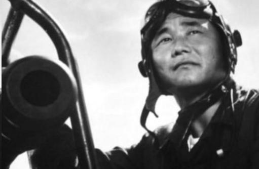 1965年，飞行员高长吉竟不顾伟人的禁令，直接击落越界挑衅的敌机，谁料，这竟让空