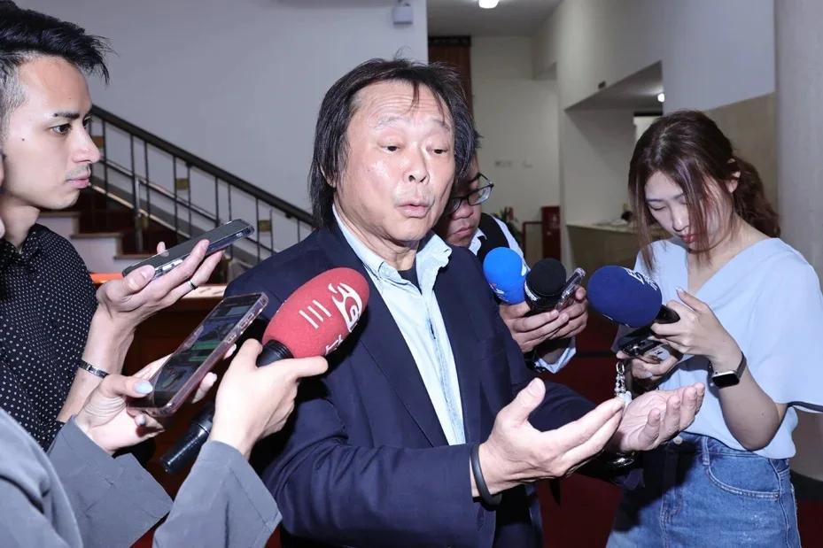 张凌参加登海峡论坛，台网友喊愿被统一，王世坚叫嚣：完全没用
大陆男星张凌赫现身海
