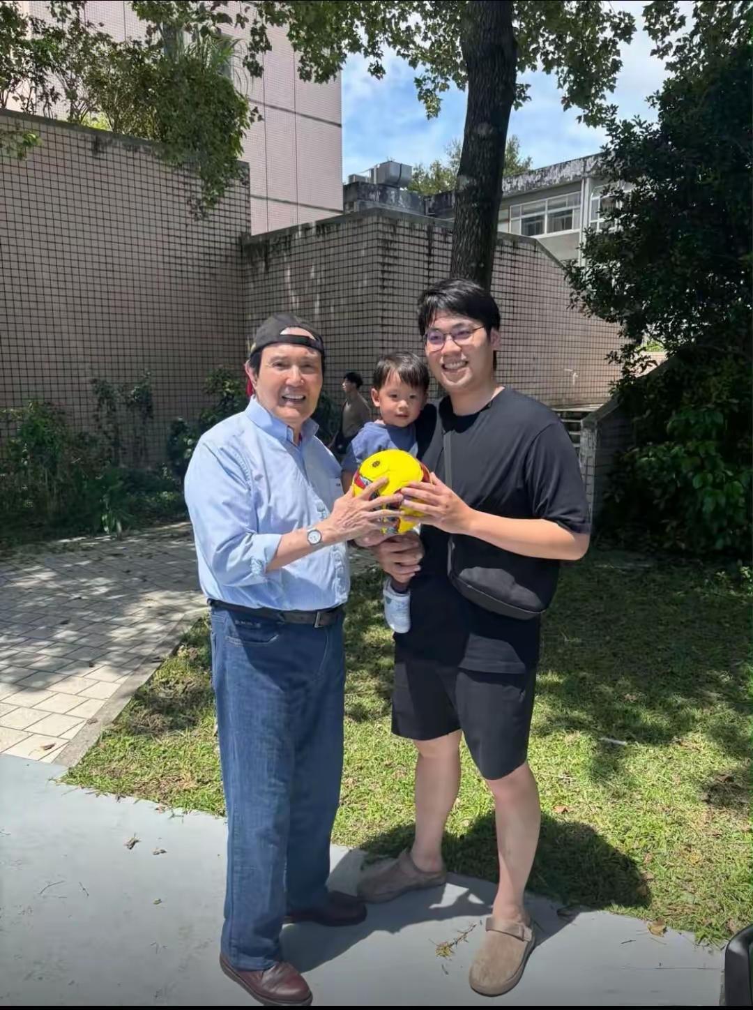 马英九现身 欲证明自己未失智
可能是萧王案进展到一个关键阶段了，所以马英九现身露