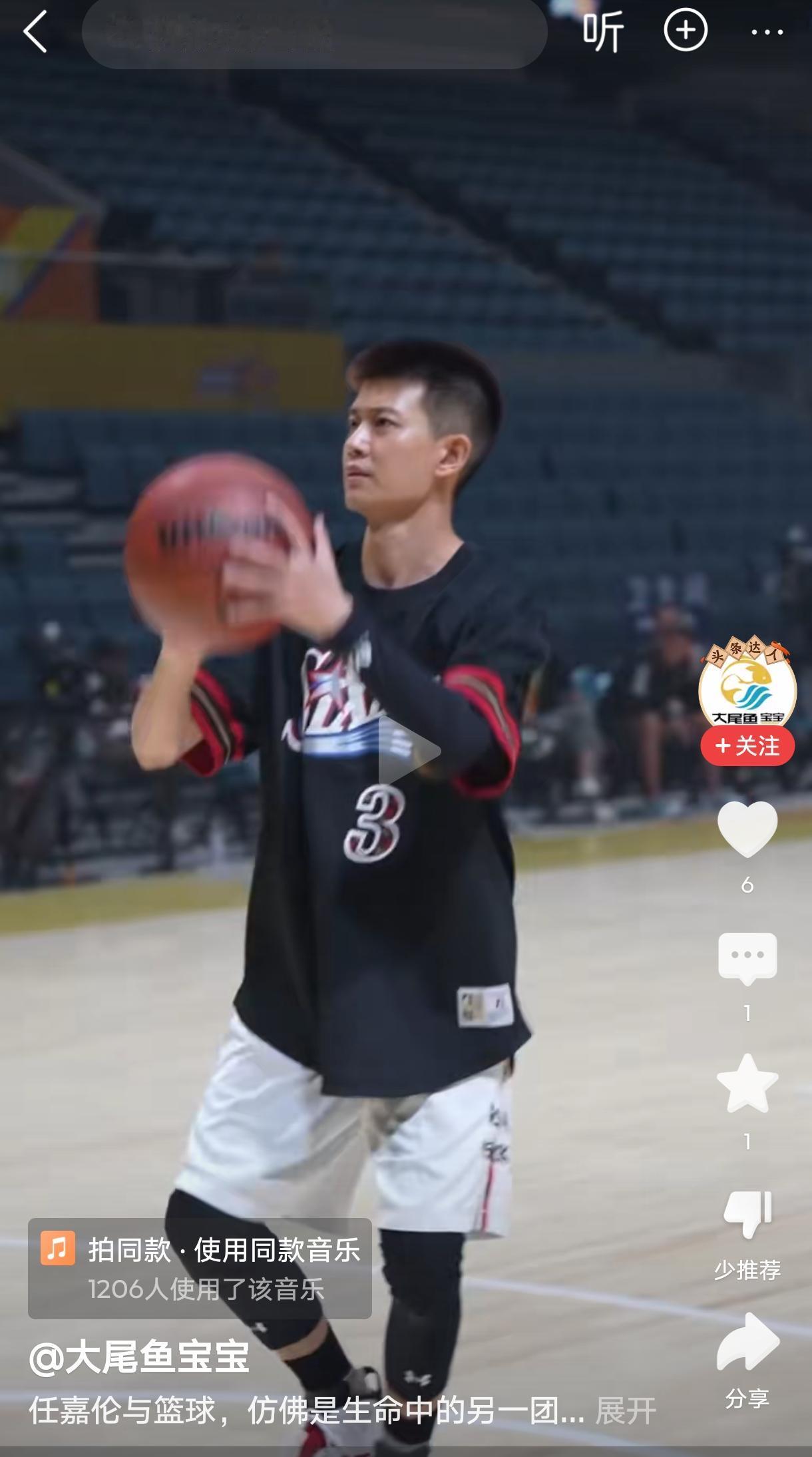 任嘉伦恰好在拍《深渊游戏》，剪了这个贴合男频赛道的发型，而且没染头发，黑头发黑眼