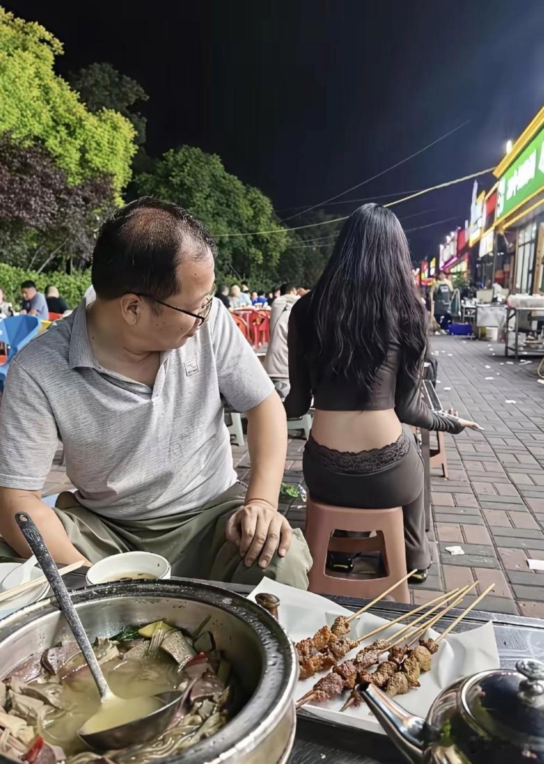 大哥锅里的肉瞬间也不香了，爱美之心爆棚！