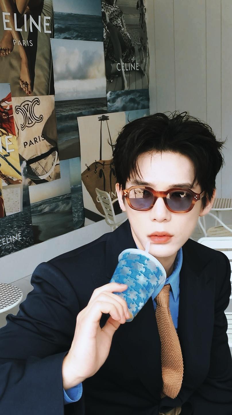 王安宇 王安宇季清和 风很温柔，水很清澈，花很鲜艳，你很特别，我很喜欢。