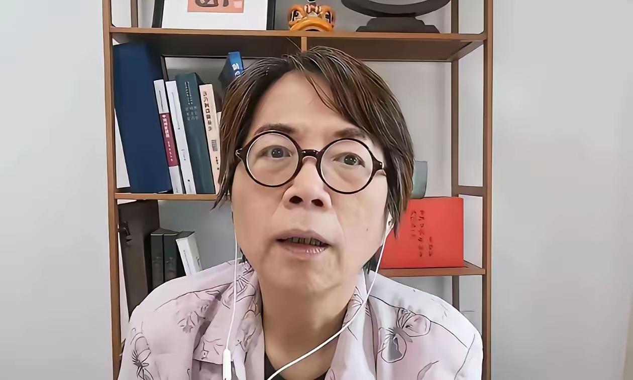 相由心生？
这话用在姓黄的身上准确吗？我自己也糊涂了。
