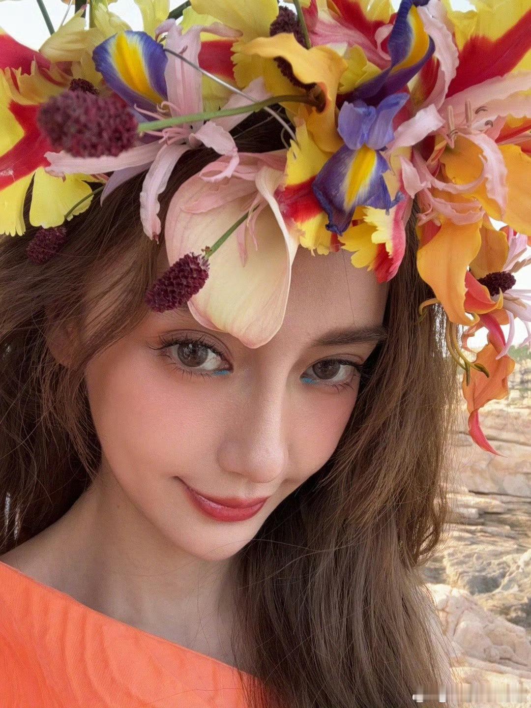 Angelababy祝大家节日快乐Angelababy蓝色眼角Angelabab