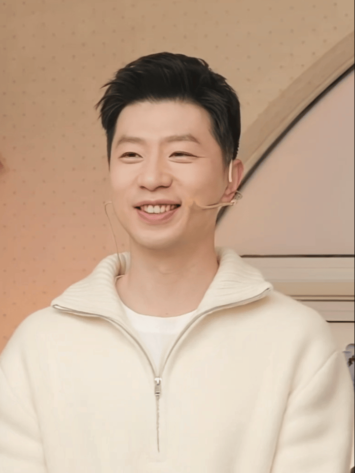 这个嘚瑟的小表情😗马龙