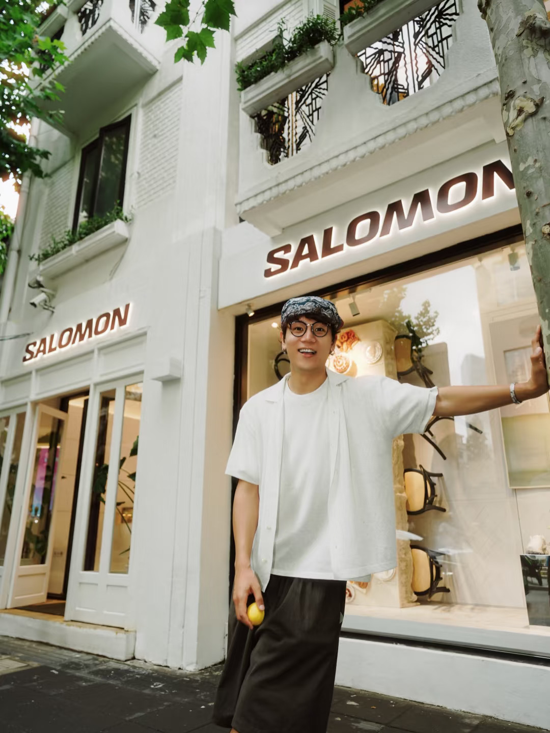 在漂亮的小白楼里度过了一天