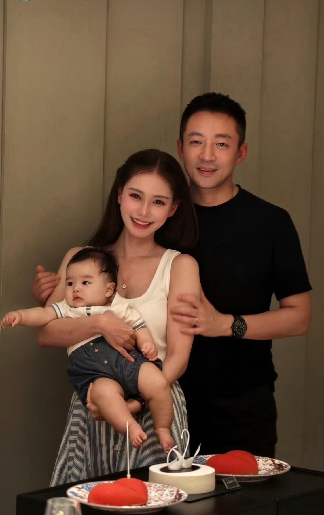 马筱梅34岁生日晒一家三口合照马筱梅34岁生日发图汪小菲马筱梅儿子合照