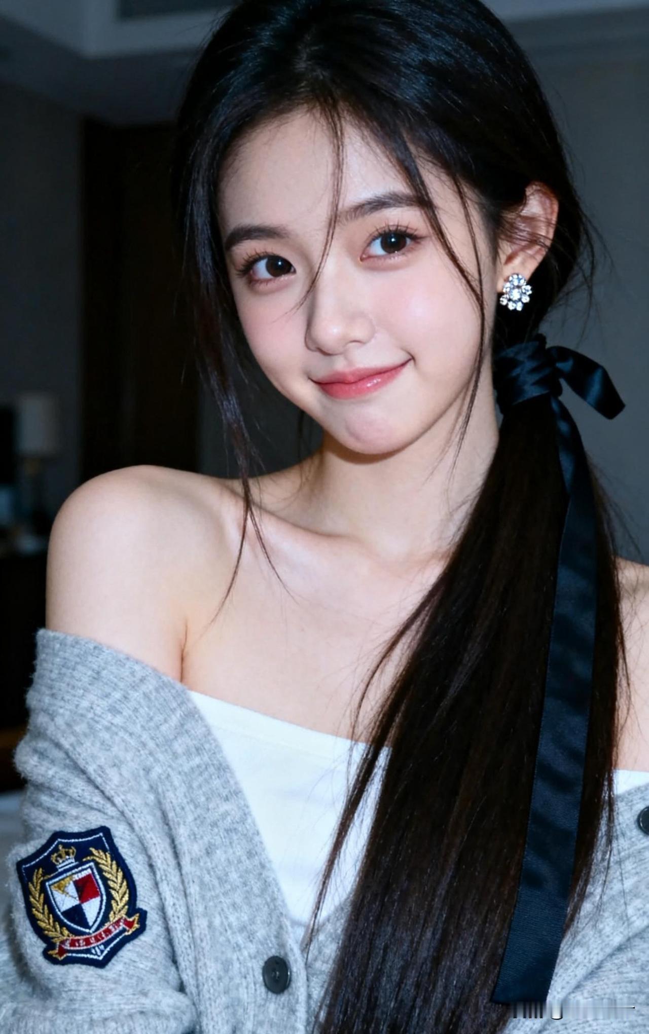 笑靥如花，耳畔风铃响。