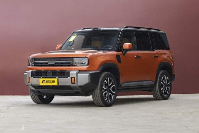 全能地形硬核SUV，兼顾城市通勤与户外越野，吉利银河战舰700