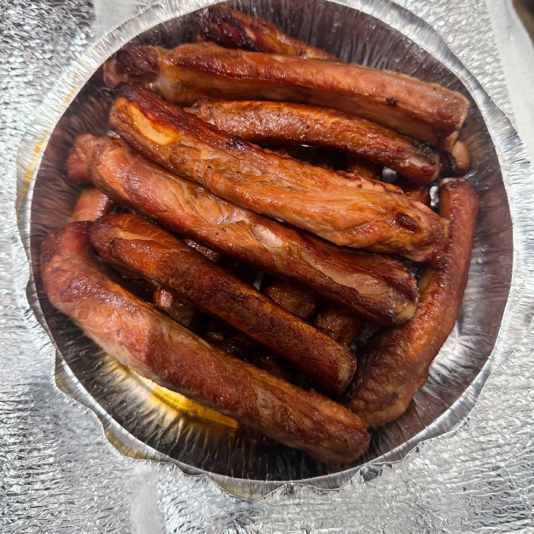 这是我在杭州特别爱吃的一家烤肋骨，然后之前他跟我说在这个地方也有门店，我先是加了