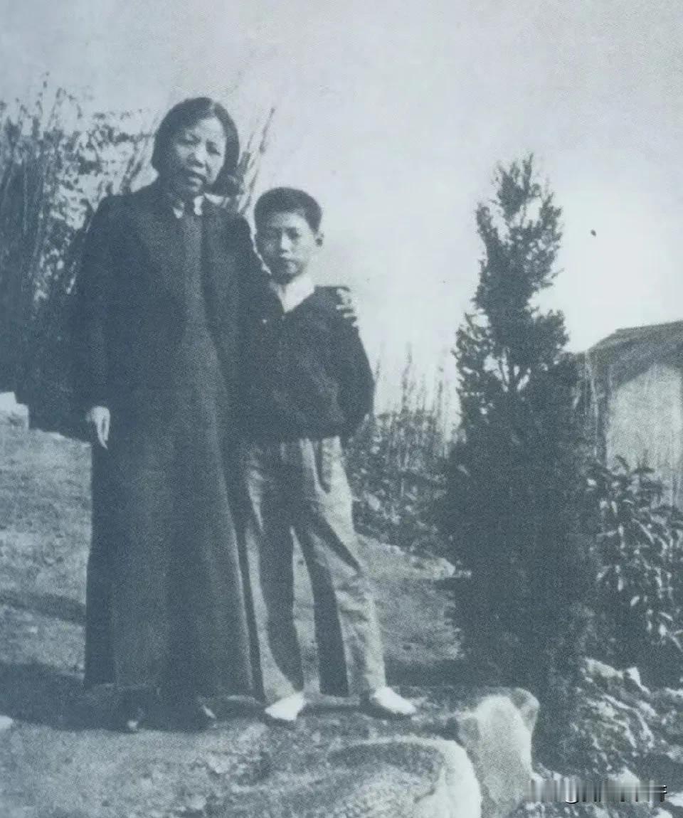 知道这个小男孩是谁的，绝对历史大咖。