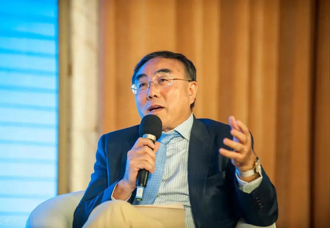 看热闹不嫌事大，指数逼近2700点，资本市场上专家学者之间火药味十足，隔空喊话：