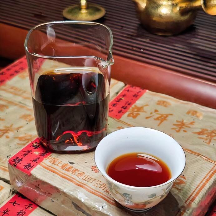 喝茶,喝到的是什么?

《光阴楚辞体》
人生若叶浮沉兮，岁月注之如烟。
盏浅清欢
