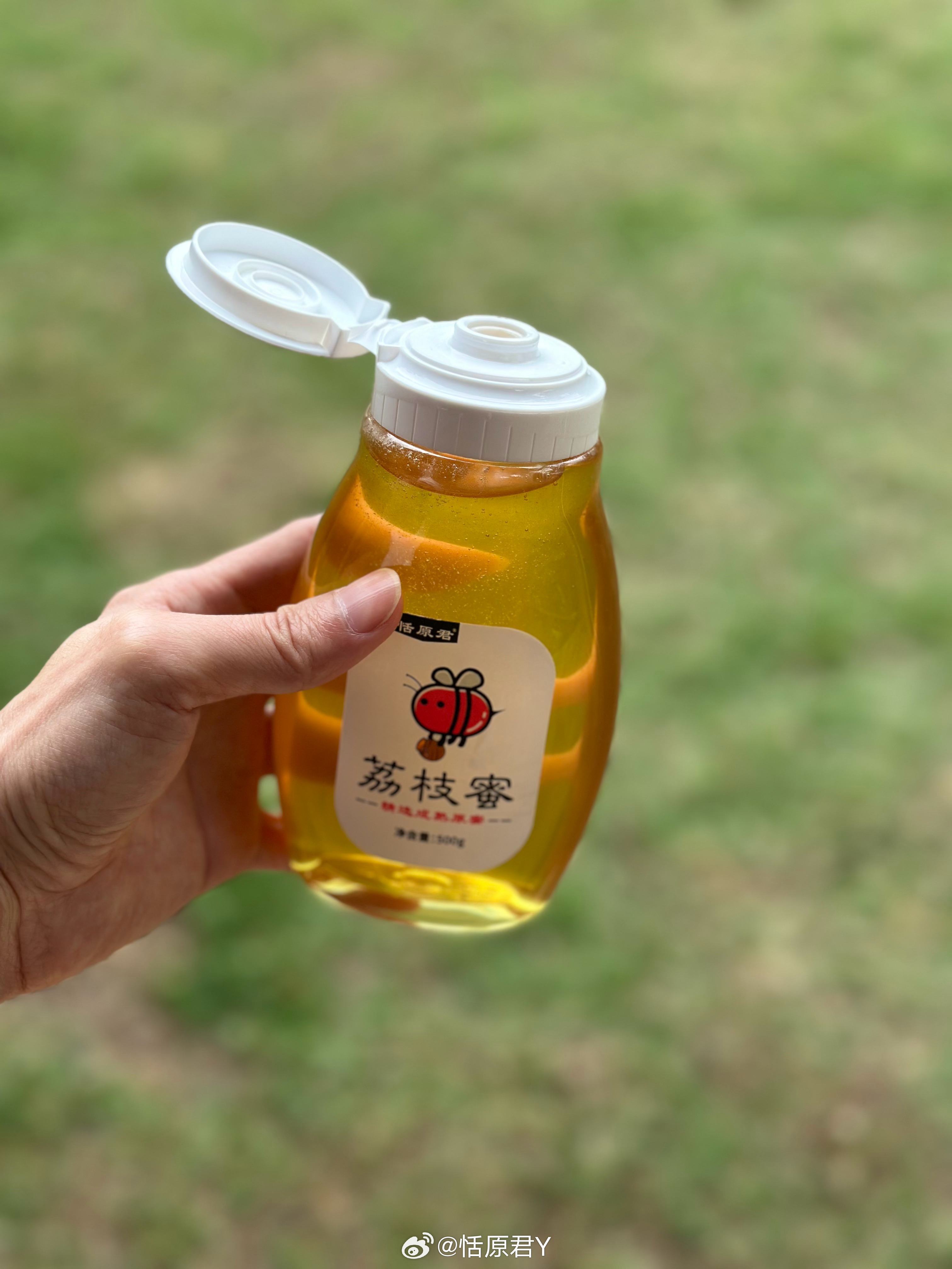 今年是荔枝和龙眼小年（花开少，结婚少），意味着花少蜜少，且浓度会比往年低一点，即