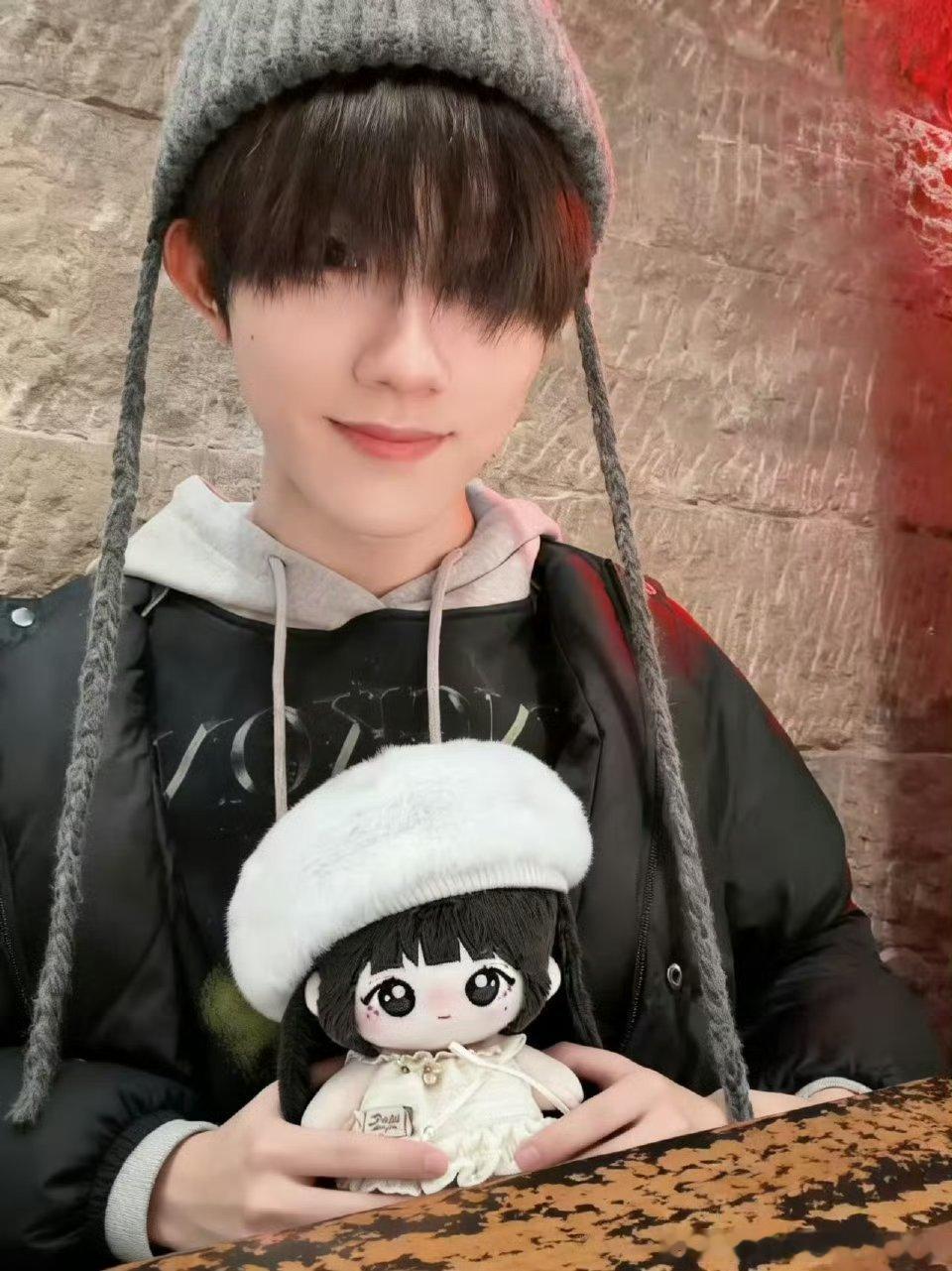 感谢苏新皓在吃饭的时候给我们表演的双簧展示了一下什么是“严厉”苏新皓 棉花娃娃最