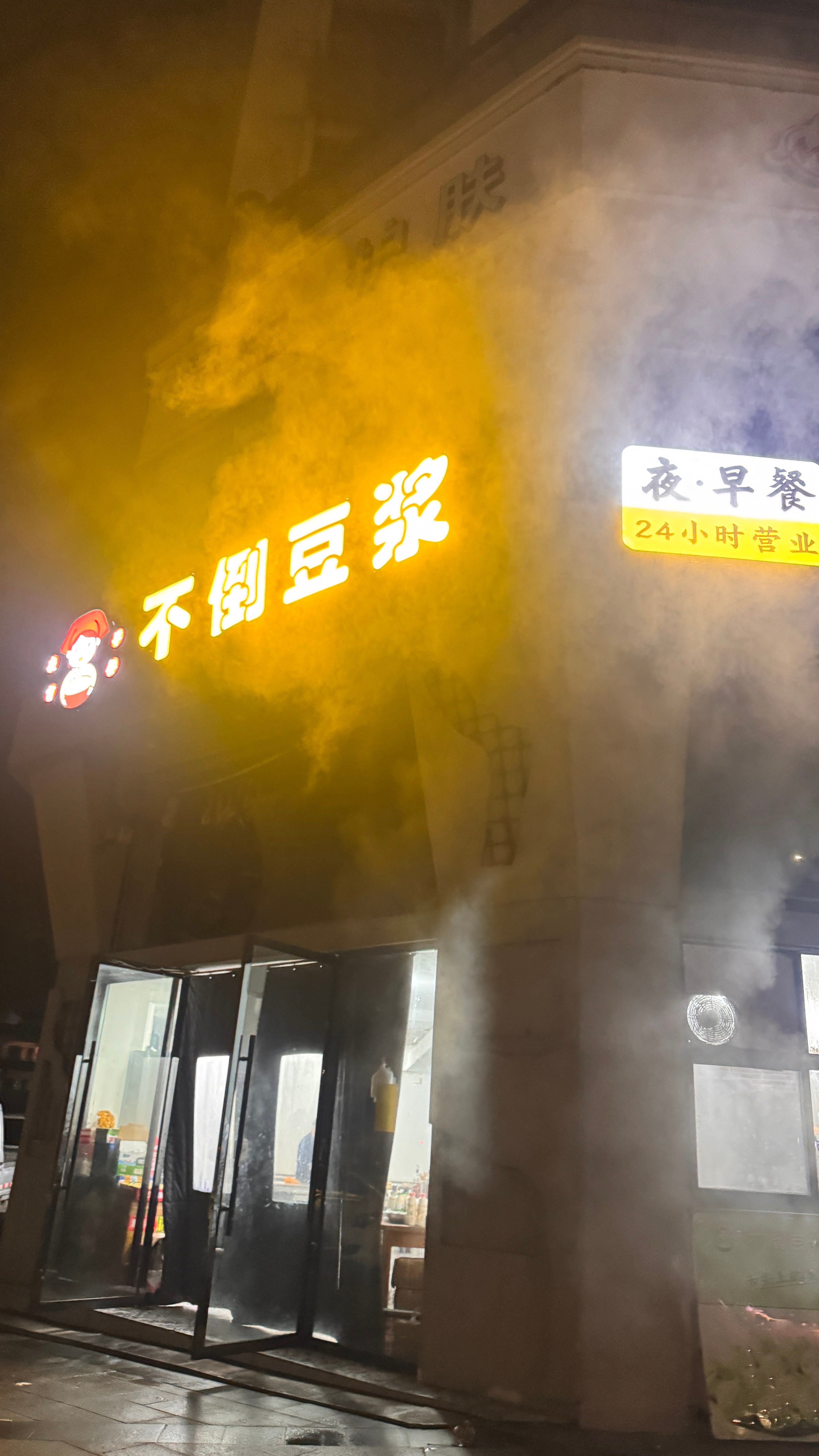 回到小县城后的惬意时光～一个人在咖啡厅喝杯拿铁尊嘟好幸福！！！校园创作者激励计划